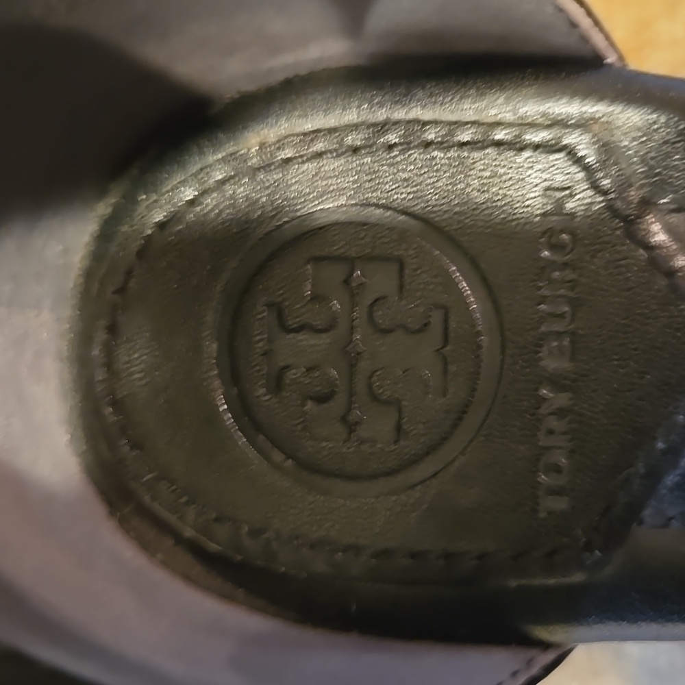 EUC Tory Burch Black Patent Sandals Size 6 - Picture 7 of 13